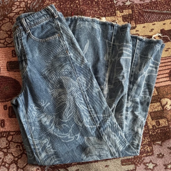 The Adi Patterned Mid-Rise Flare Jeans by Pilcro 26 - Picture 3 of 5